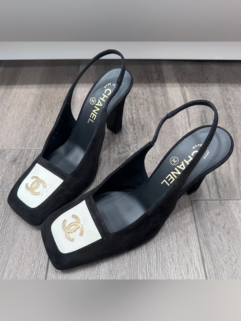 2026 CHANEL BLACK AND WHITE SUEDE GOLD CC LOGO HEELS SLINGBACKS PUMPS SHOES 38C - Picture 12 of 16